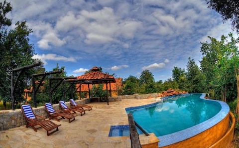 Kanha Earth Lodge